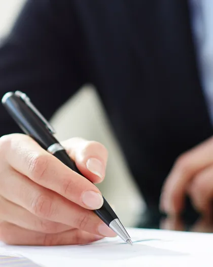 Firma de un documento notarial